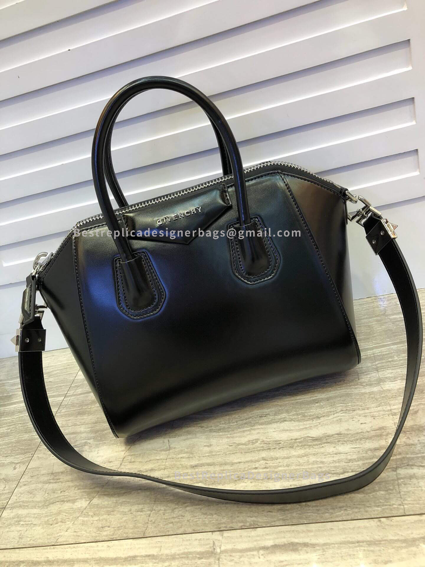 Givenchy Small Antigona Bag Black In Satinated Calfskin SHW 2-29909S